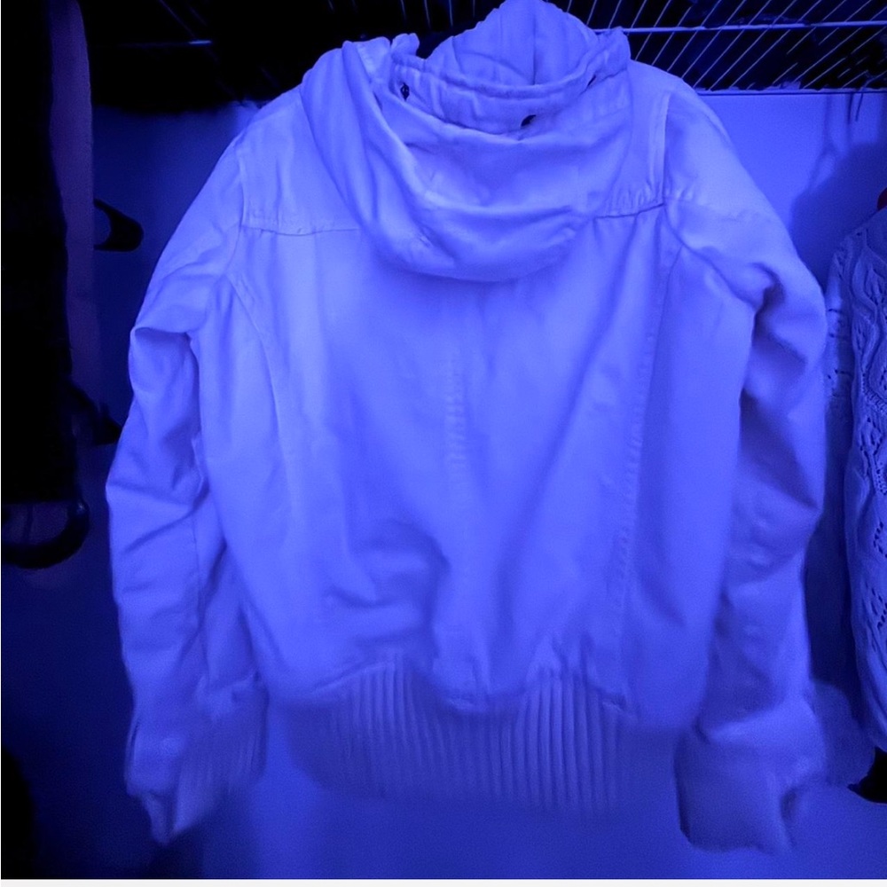 white winter jacket - Picture 4 of 7